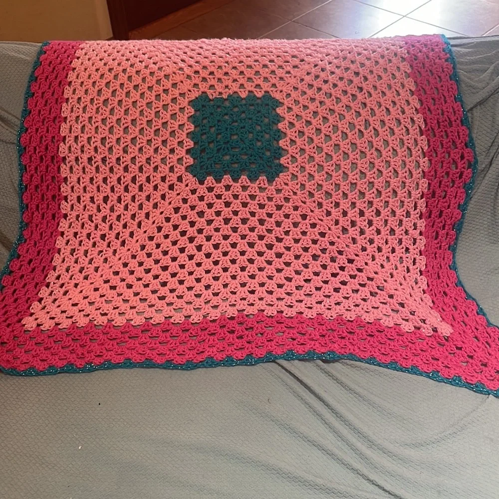 Handmade Crochet Blanket!   Sizs 38x38